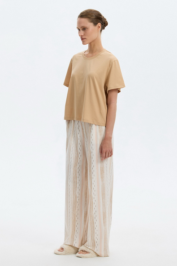 картинка Комплект футболка и брюки из хлопка с модалом от магазина Одежда+