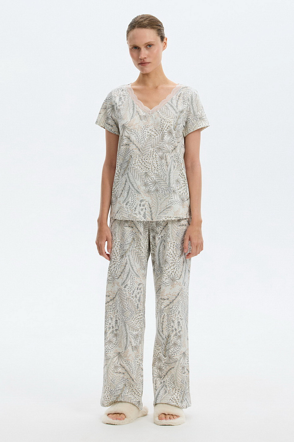 картинка Комплект футболка и брюки из гребенного хлопка от магазина Одежда+