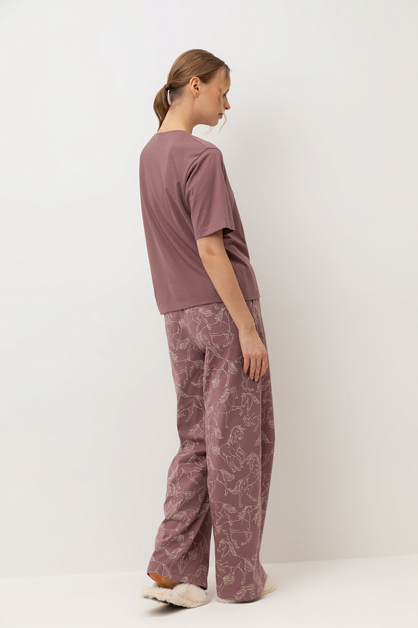 картинка Комплект футболка и брюки из хлопка с модалом от магазина Одежда+