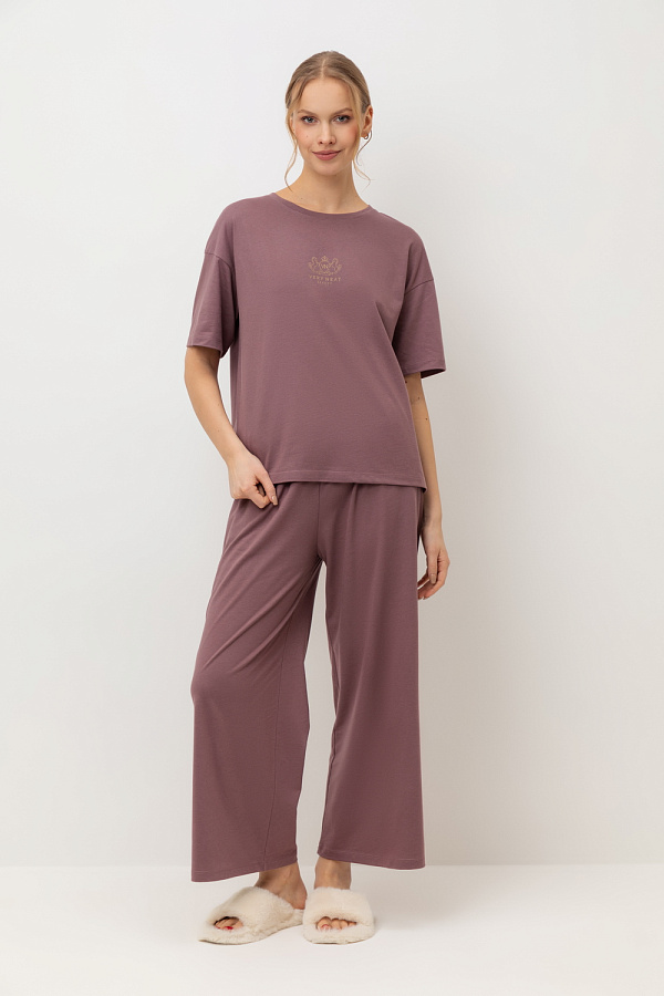 картинка Комплект футболка и брюки из хлопка с модалом от магазина Одежда+