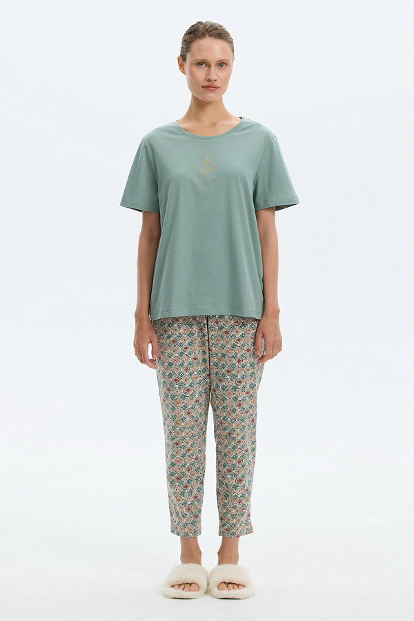 картинка Комплект футболка и брюки из гребенного хлопка от магазина Одежда+