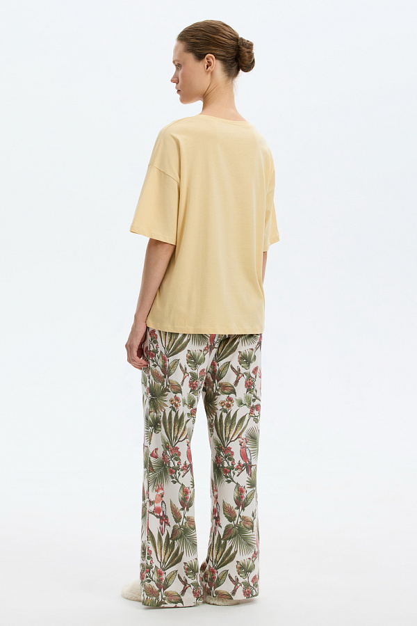 картинка Комплект футболка и брюки из гребенного хлопка от магазина Одежда+