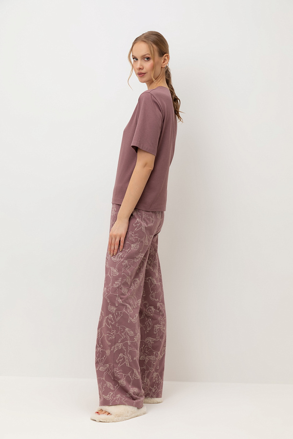 картинка Комплект футболка и брюки из хлопка с модалом от магазина Одежда+