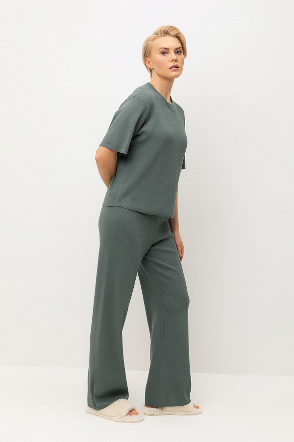 картинка Комлпект футболка и брюки из объемного трикотажа от магазина Одежда+