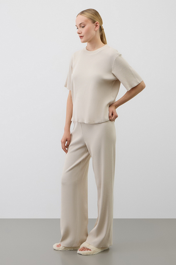 картинка Комлпект футболка и брюки из объемного трикотажа от магазина Одежда+