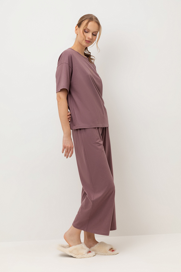 картинка Комплект футболка и брюки из хлопка с модалом от магазина Одежда+