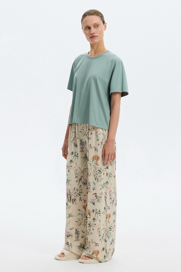 картинка Комплект футболка и брюки из хлопка с модалом от магазина Одежда+