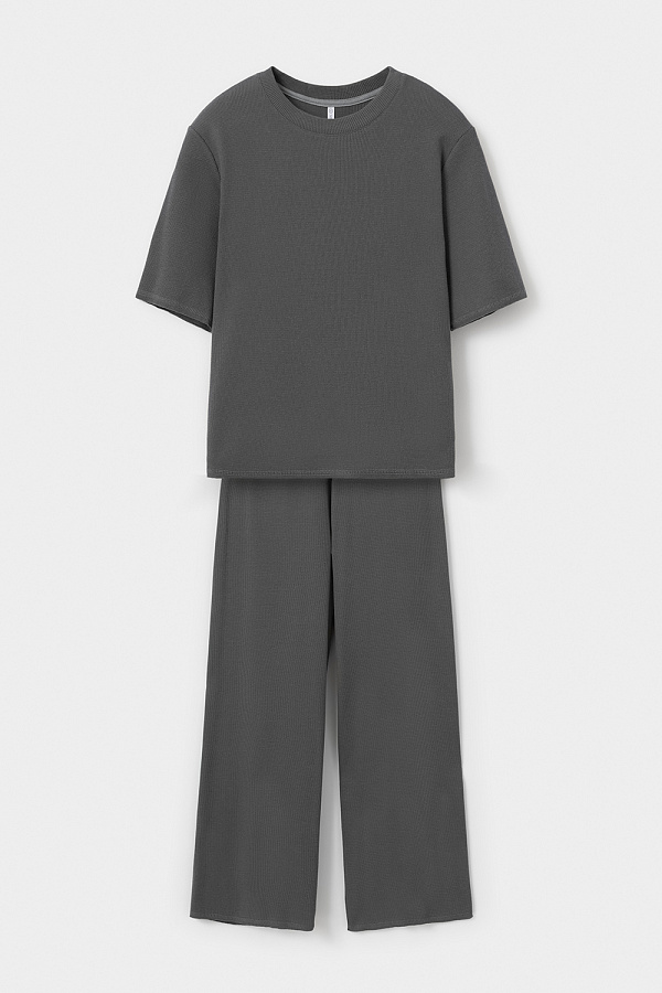 картинка Комлпект футболка и брюки из объемного трикотажа от магазина Одежда+