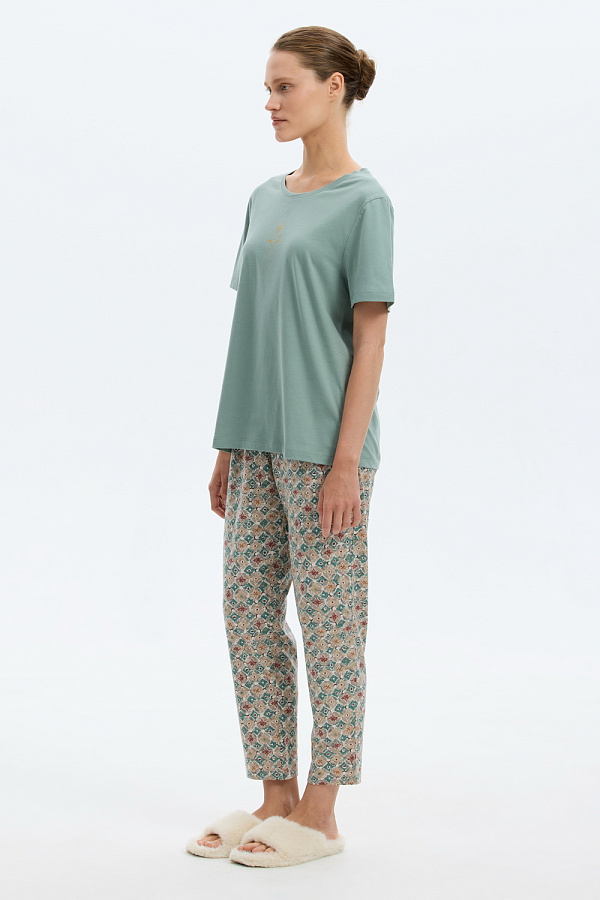 картинка Комплект футболка и брюки из гребенного хлопка от магазина Одежда+