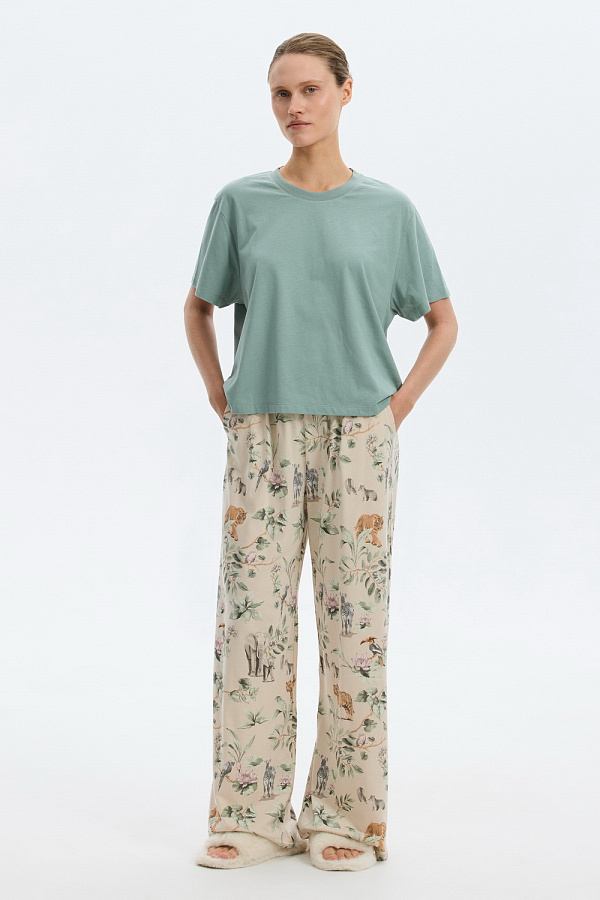 картинка Комплект футболка и брюки из хлопка с модалом от магазина Одежда+