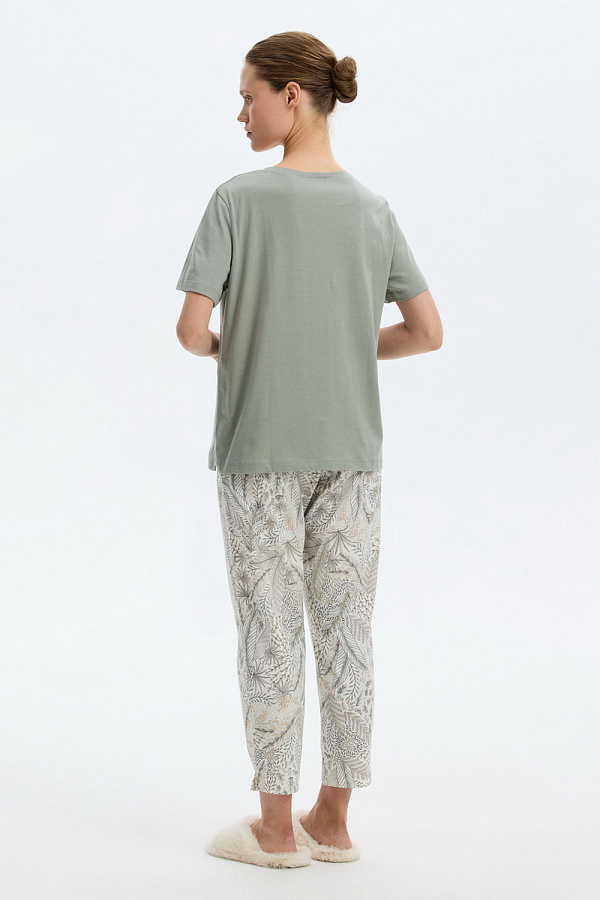 картинка Комплект футболка и брюки из гребенного хлопка от магазина Одежда+