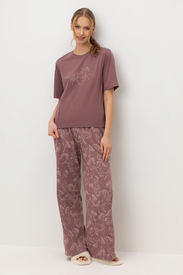 картинка Комплект футболка и брюки из хлопка с модалом от магазина Одежда+