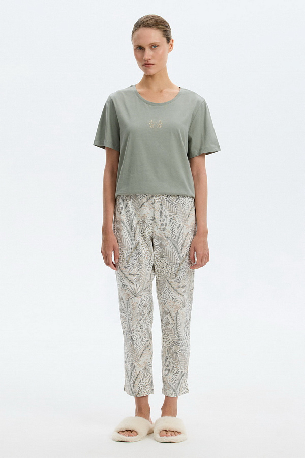 картинка Комплект футболка и брюки из гребенного хлопка от магазина Одежда+