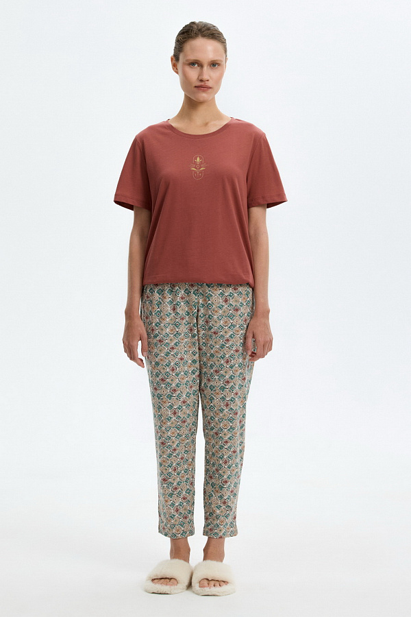 картинка Комплект футболка и брюки из гребенного хлопка от магазина Одежда+