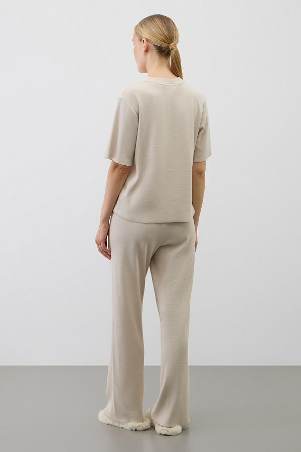 картинка Комлпект футболка и брюки из объемного трикотажа от магазина Одежда+