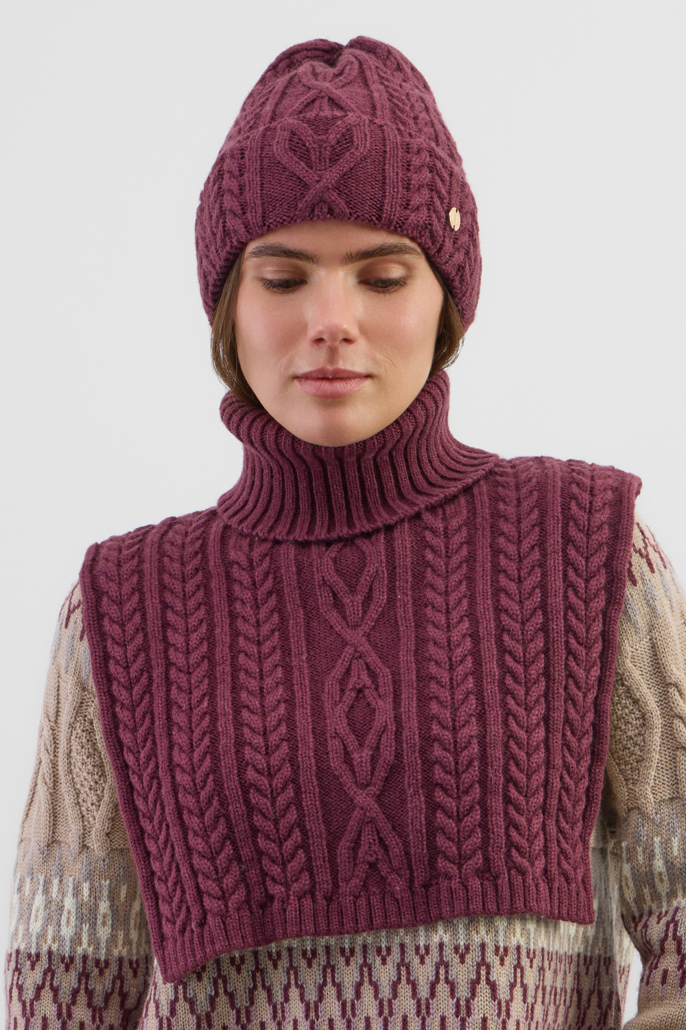 картинка Комлпект шапка и манишка от магазина Одежда+