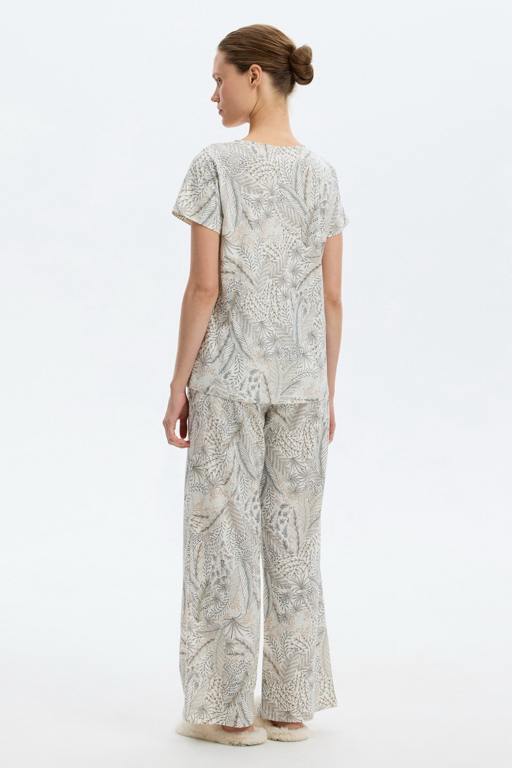 картинка Комплект футболка и брюки из гребенного хлопка от магазина Одежда+