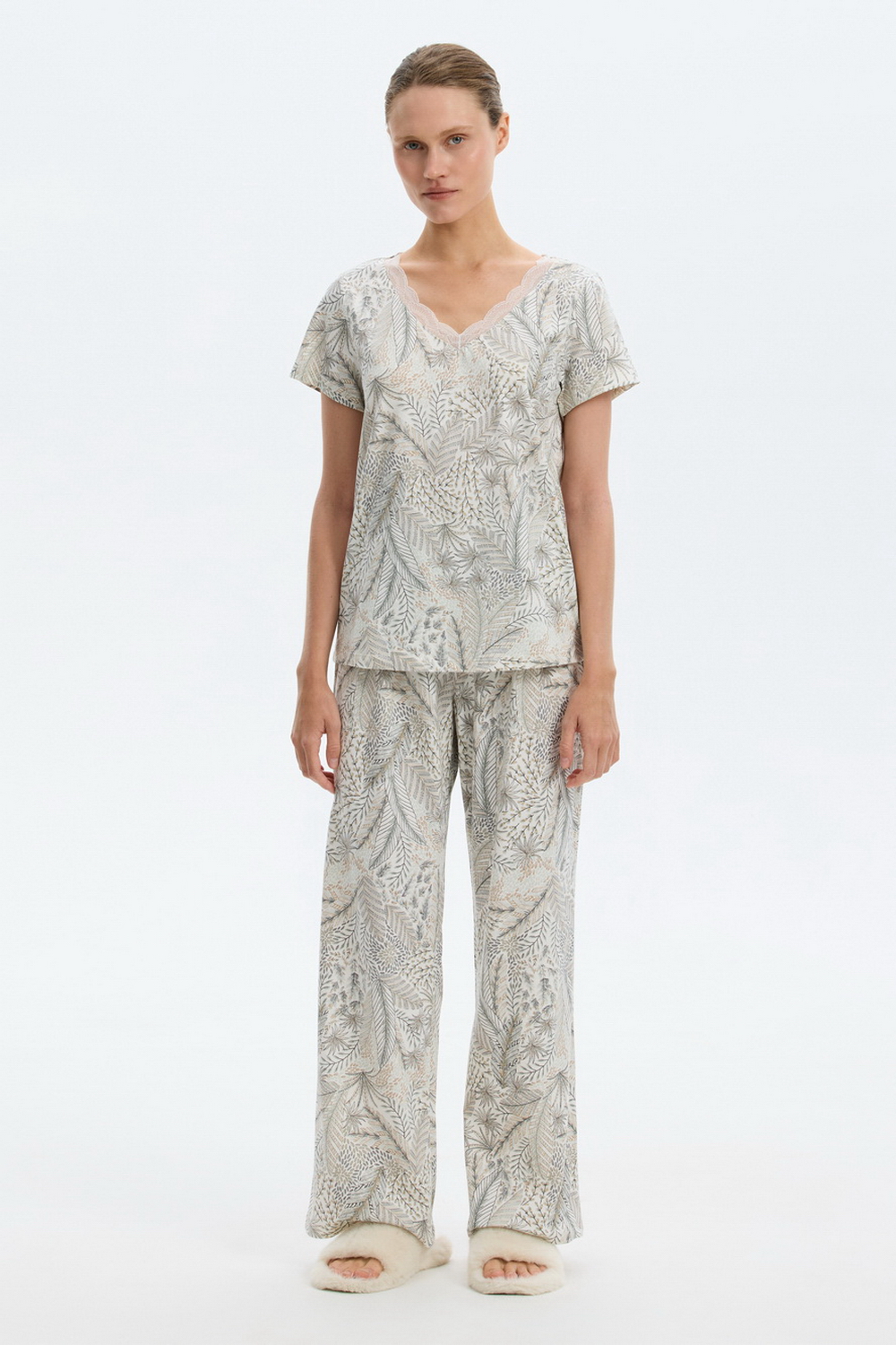 картинка Комплект футболка и брюки из гребенного хлопка от магазина Одежда+