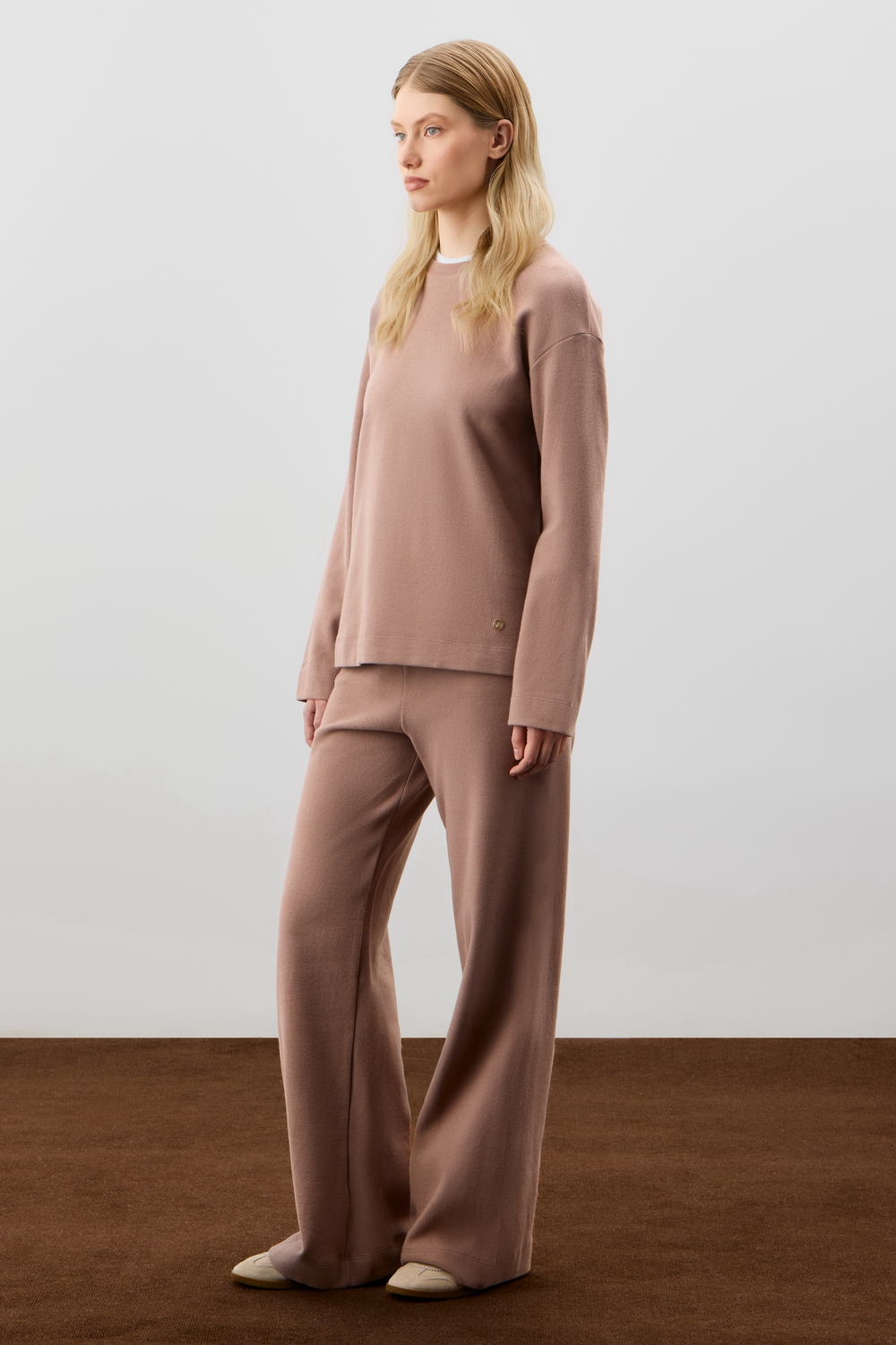 картинка Комплект джемпер и брюки с пич эффектом от магазина Одежда+