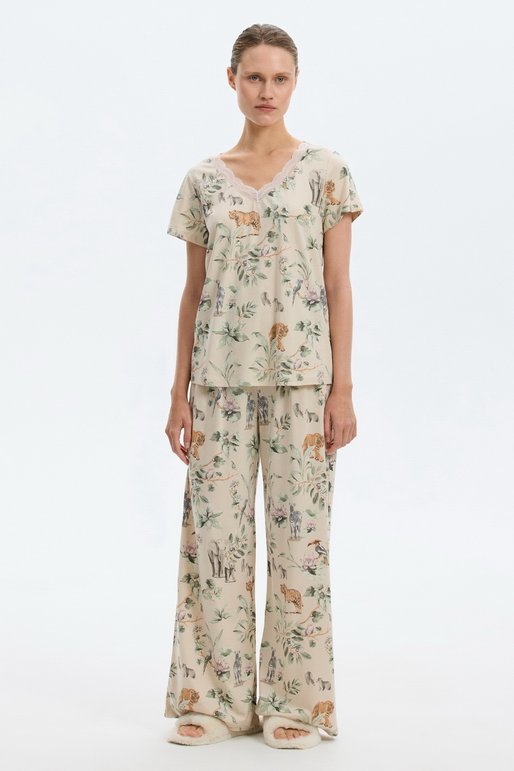 картинка Комплект футболка и брюки из гребенного хлопка от магазина Одежда+