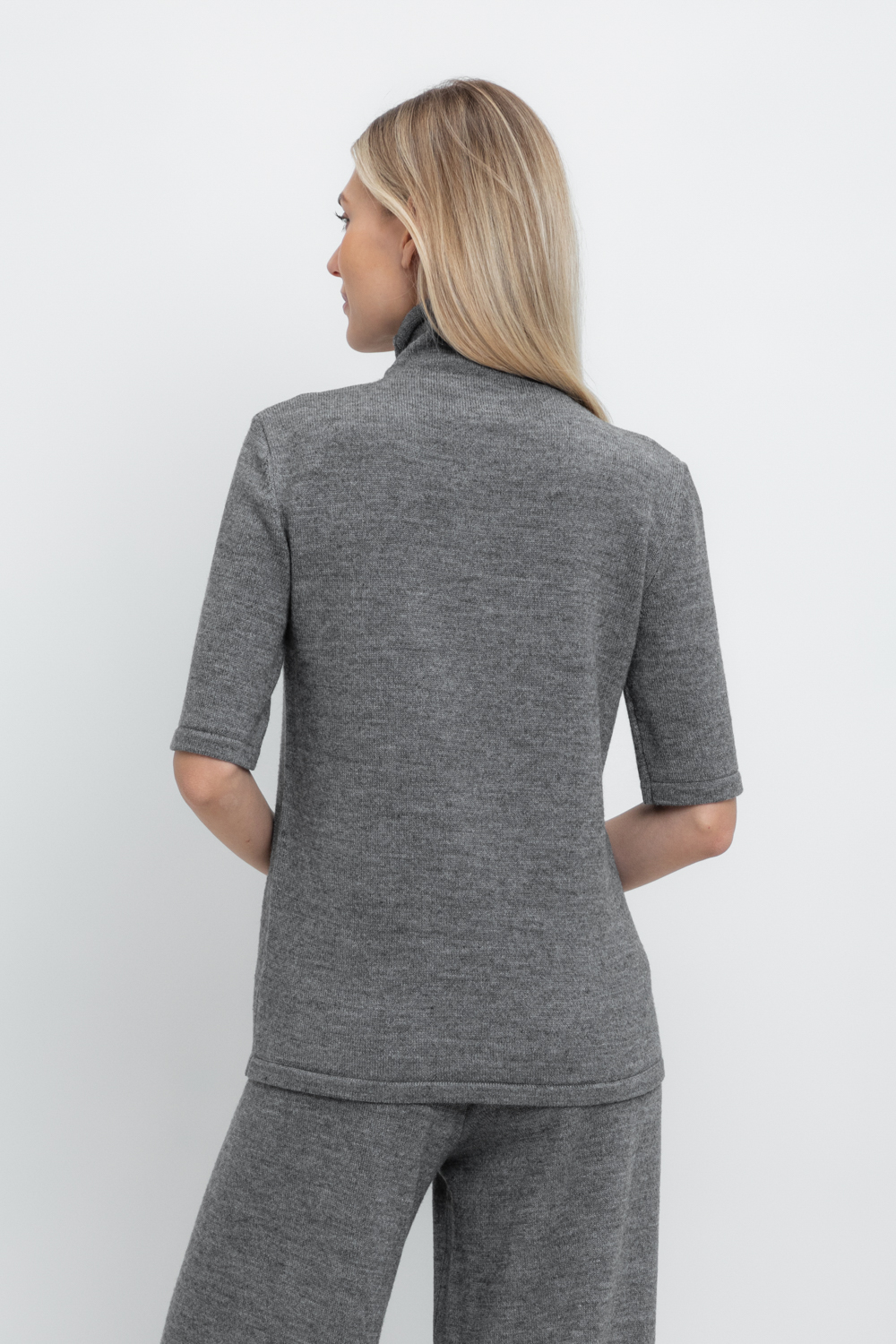 картинка Тонкий джемпер из итальянской шерсти от магазина Одежда+