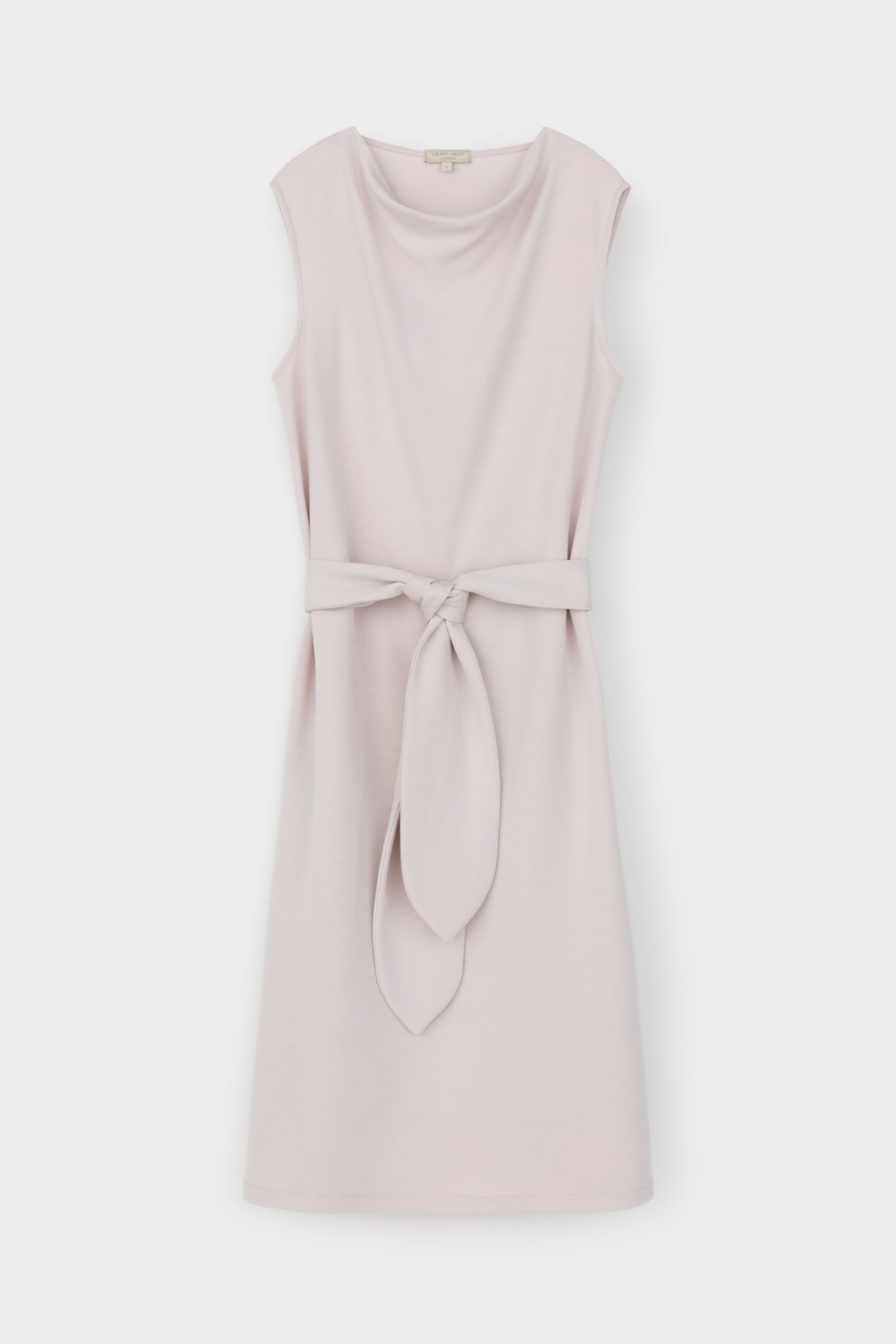 картинка Платье прямого силуэта с поясом от магазина Одежда+