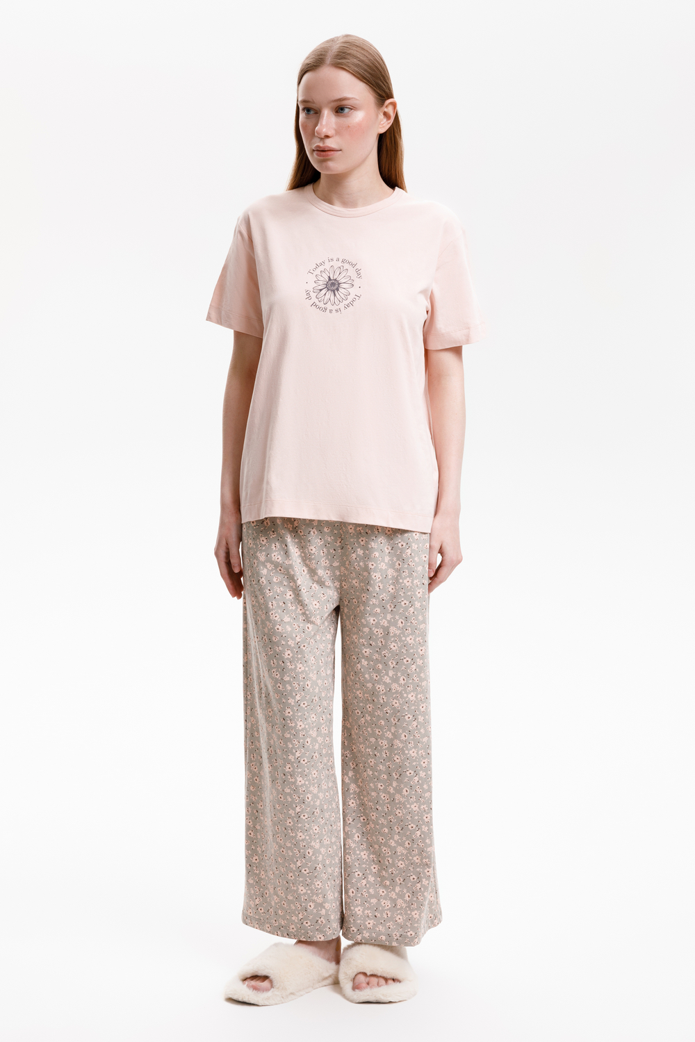 картинка Комплект футболка и брюки из хлопка от магазина Одежда+