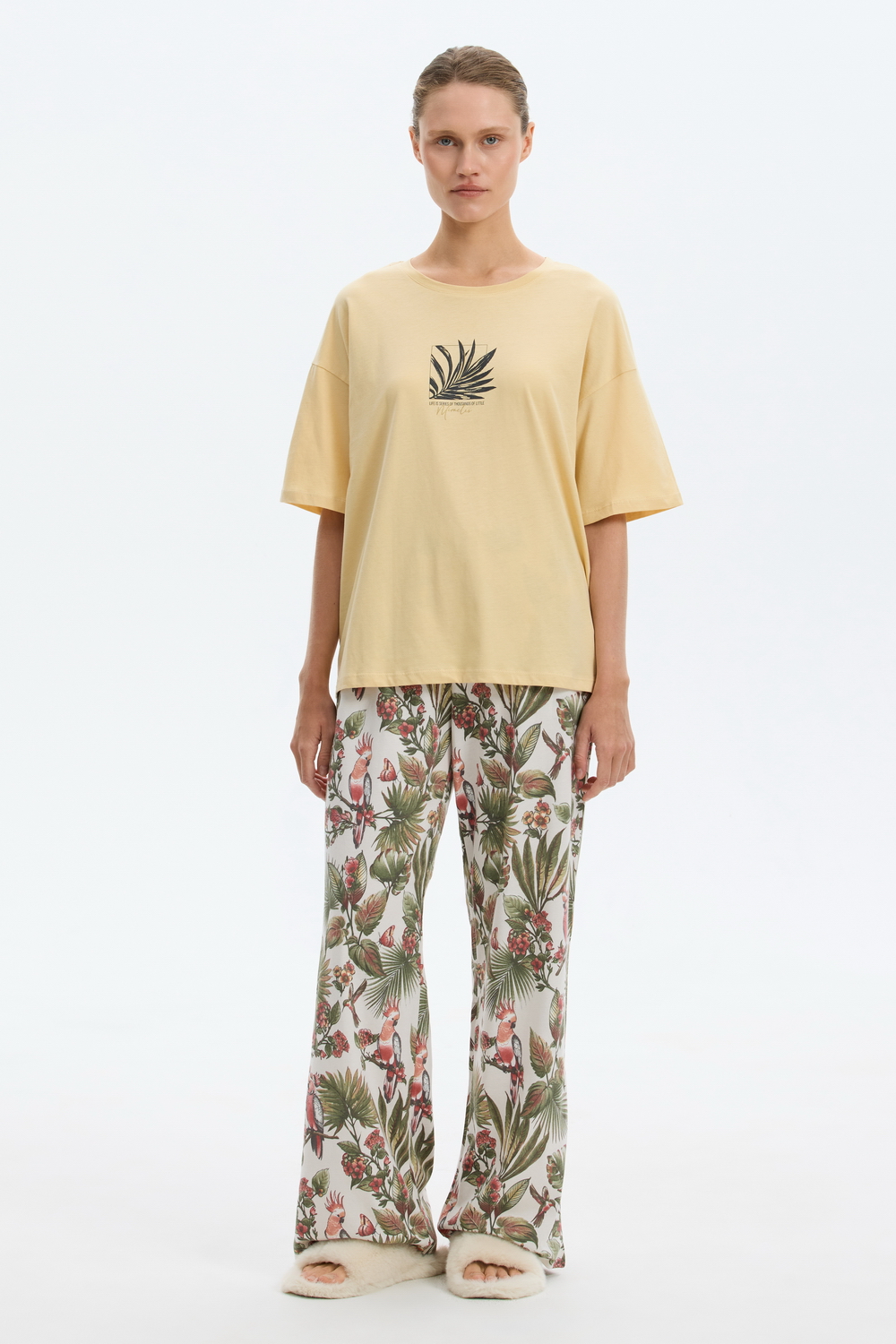 картинка Комплект футболка и брюки из гребенного хлопка от магазина Одежда+