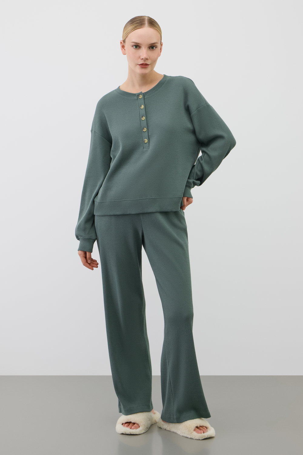 картинка Комлпект джемпер и брюки из объемного трикотажа от магазина Одежда+