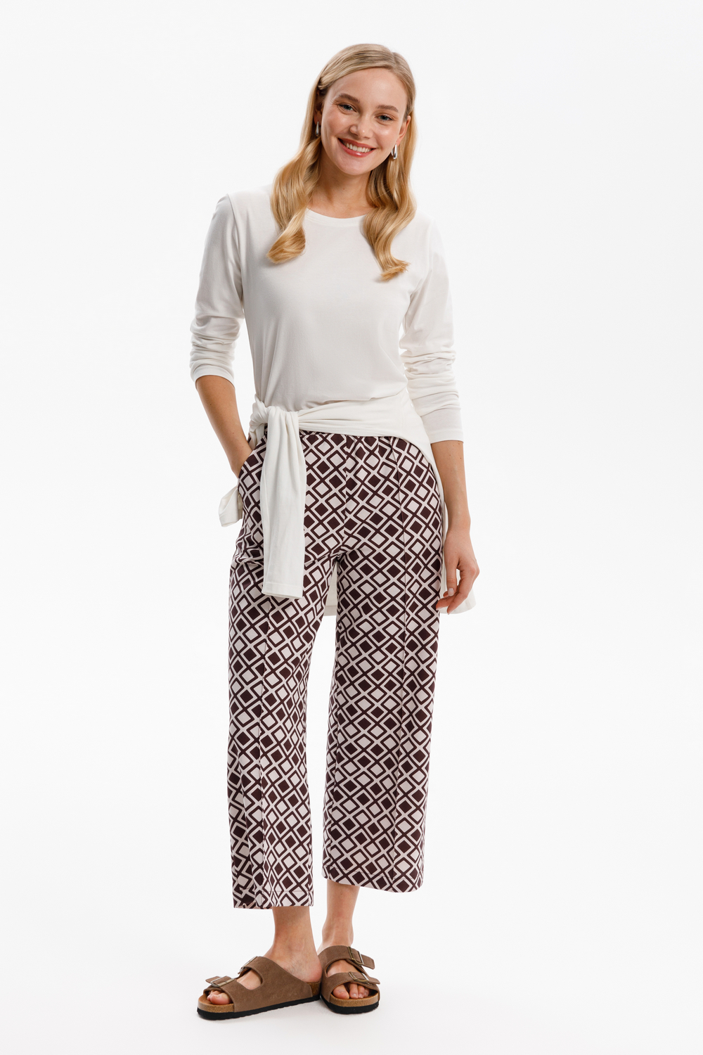 картинка Укороченные брюки со стрелками от магазина Одежда+