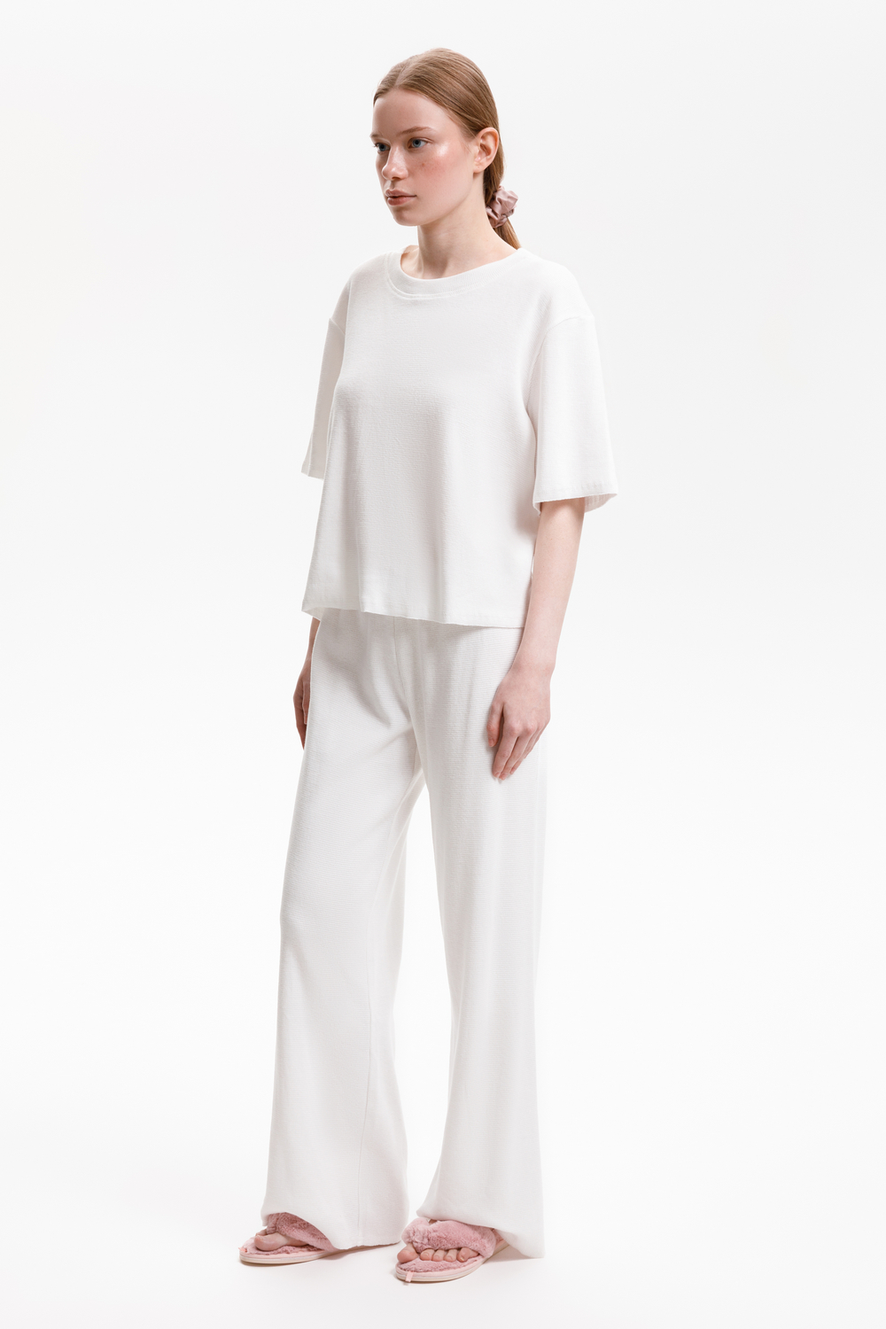 картинка Комлпект футболка и брюки из объемного трикотажа от магазина Одежда+