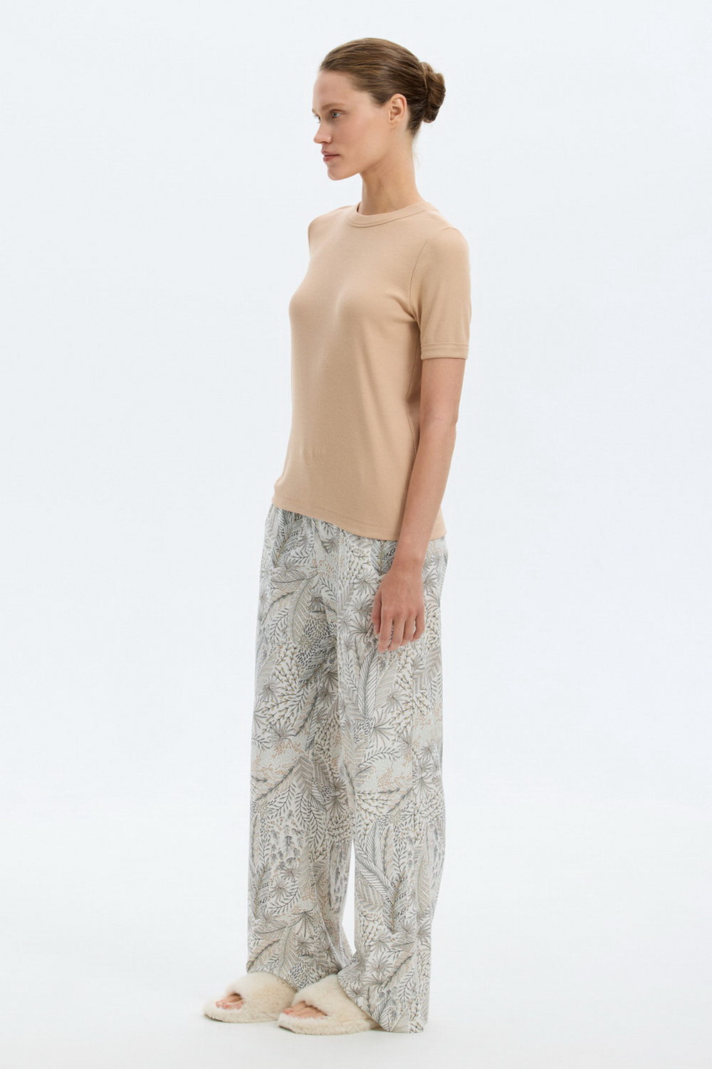 картинка Комплект футболка и брюки из хлопка от магазина Одежда+