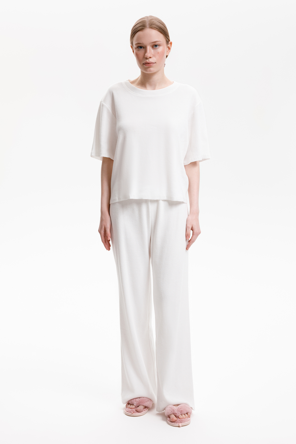 картинка Комлпект футболка и брюки из объемного трикотажа от магазина Одежда+