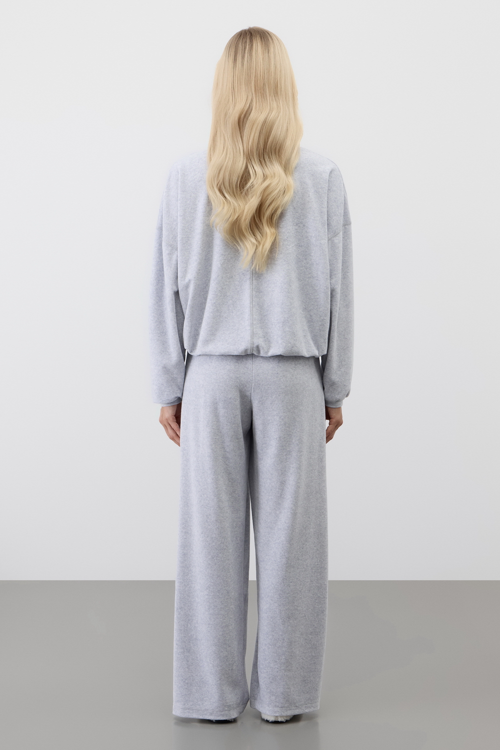 картинка Комплект джемпер и брюки из велюра от магазина Одежда+