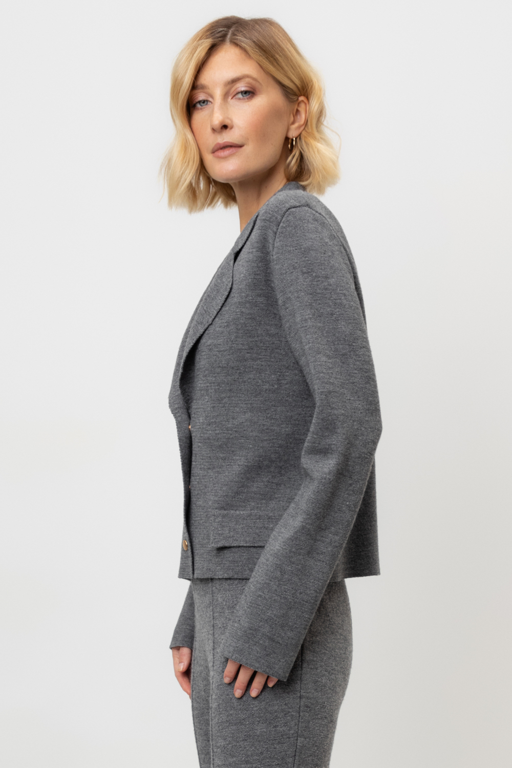 картинка Однобортный укороченный жакет из итальянской шерсти от магазина Одежда+