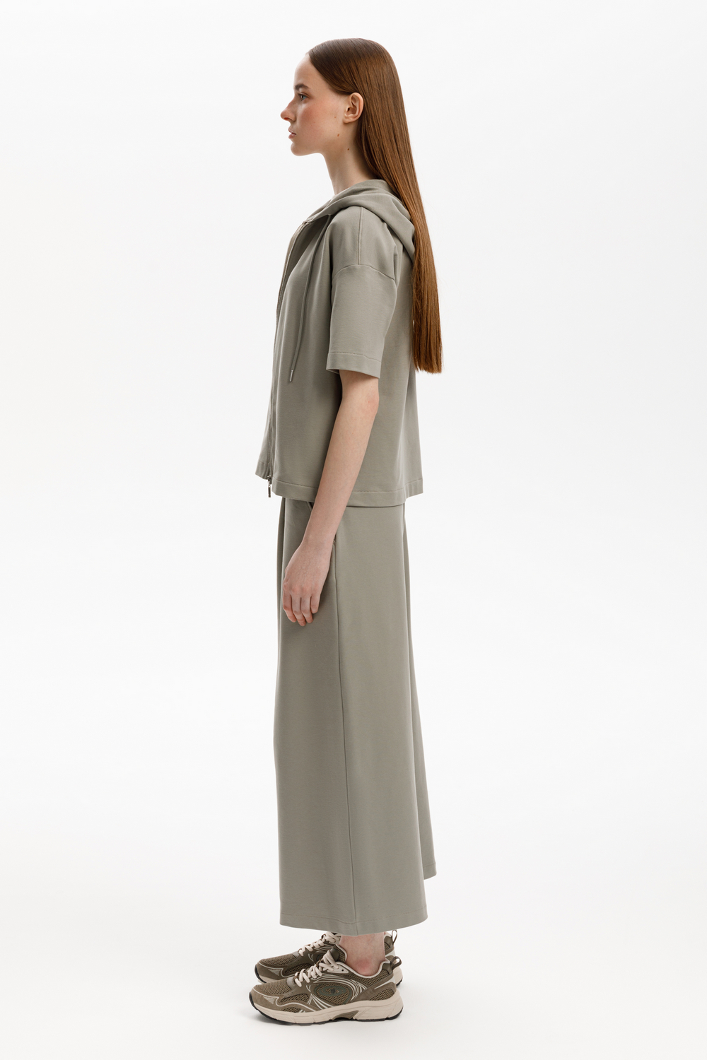 картинка Широкие укороченные брюки из мягкого футера от магазина Одежда+