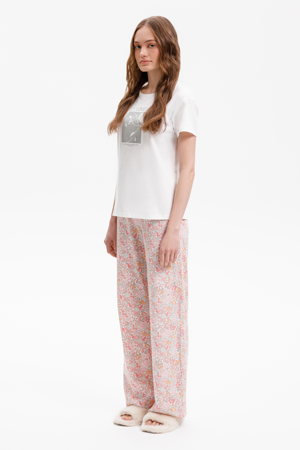 картинка Комплект с футболкой и брюками из 100% хлопка от магазина Одежда+