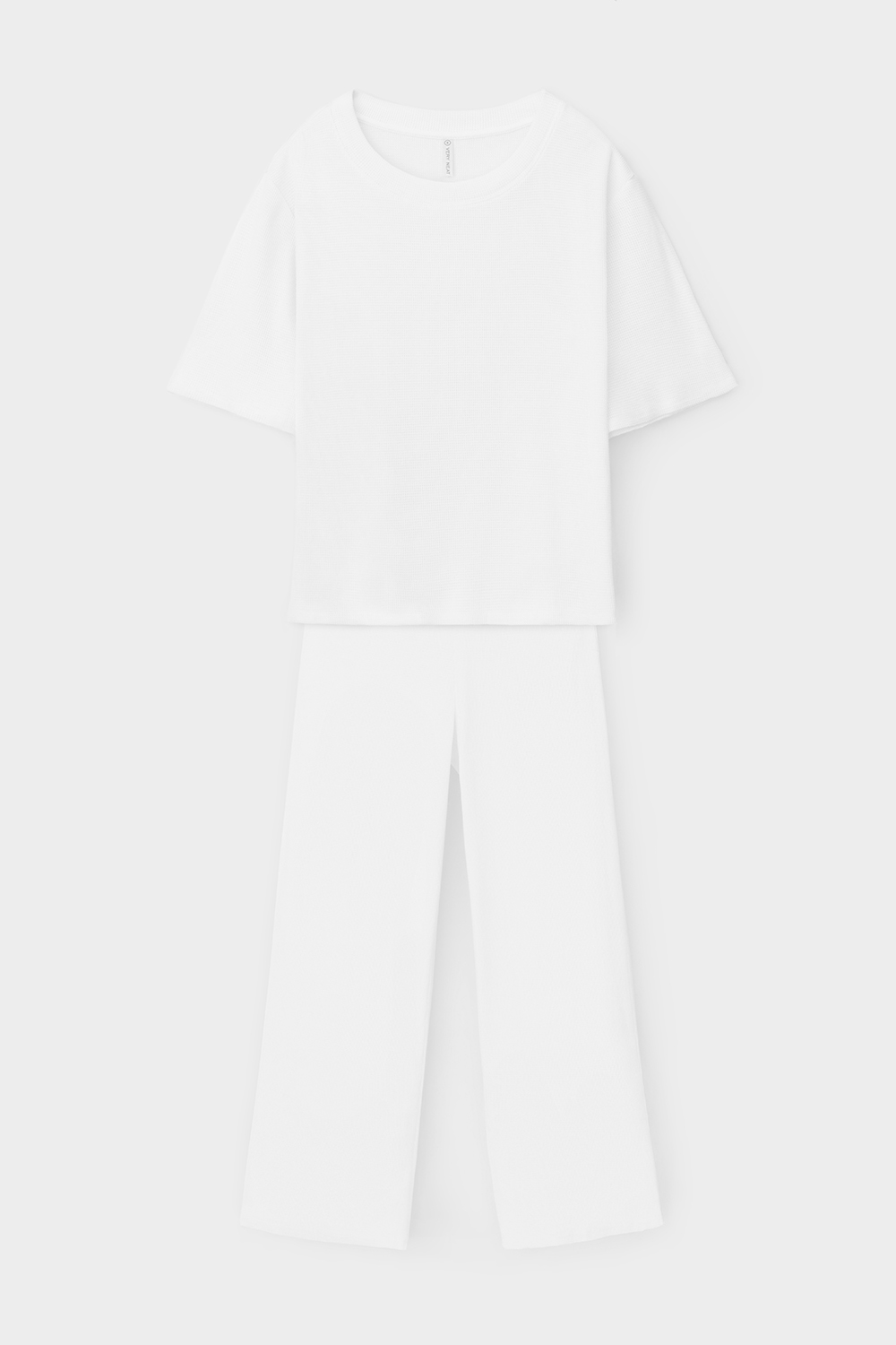 картинка Комплект футболка и брюки из эластичного полотна в рубчик от магазина Одежда+