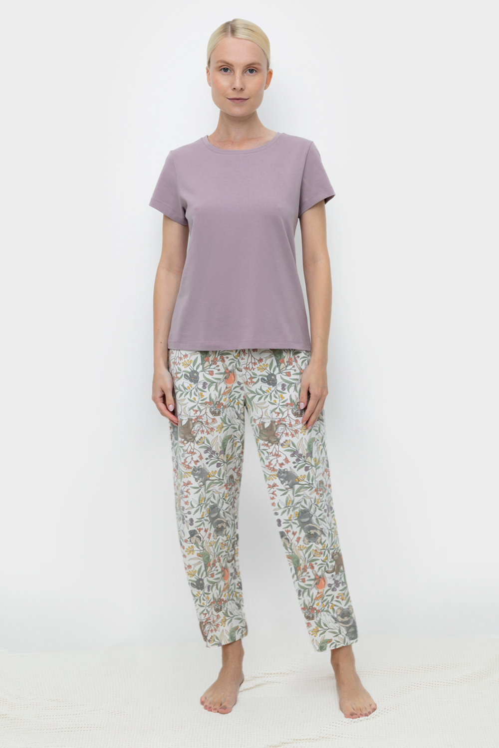 картинка Комплект с футболкой и брюками из натурального хлопка от магазина Одежда+