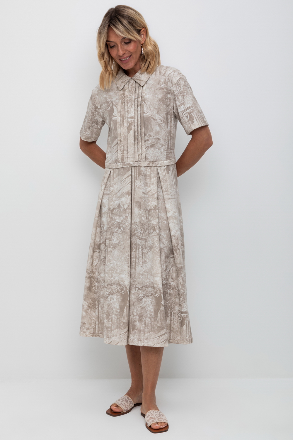 картинка Женское платье с воротником из гладкого плотного трикотажа от магазина Одежда+