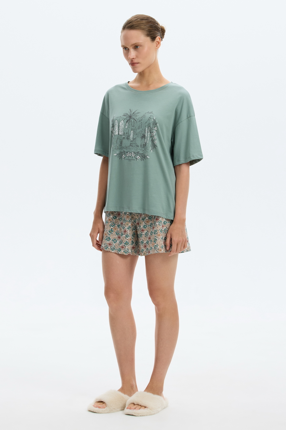 картинка Комплект с футболкой и шортами  из 100% хлопка от магазина Одежда+