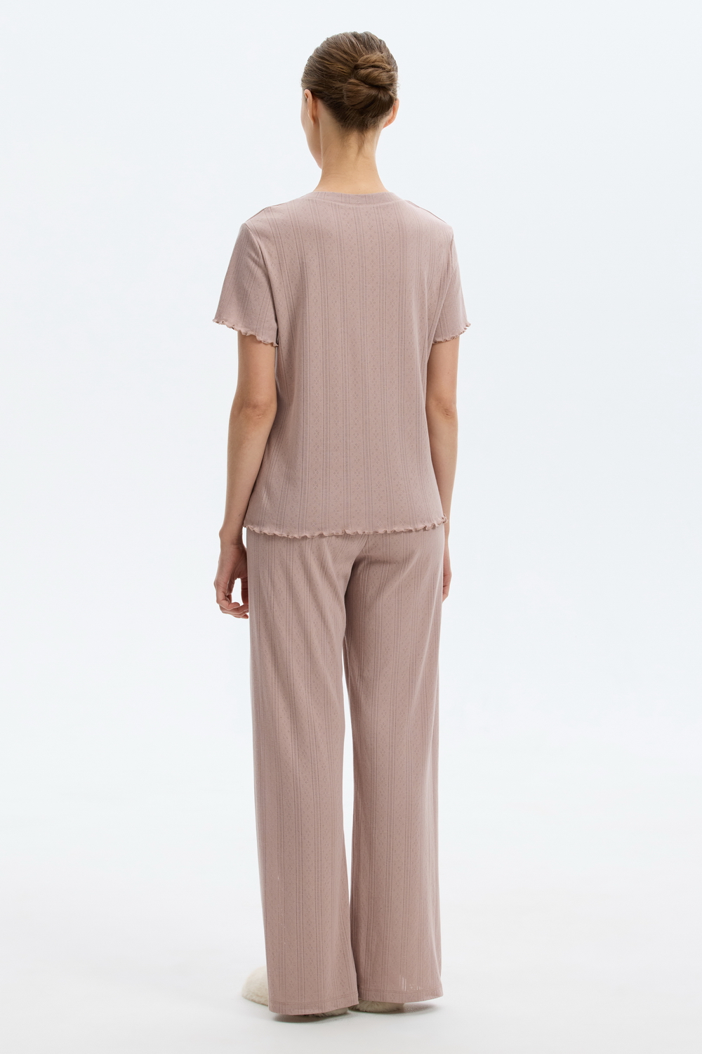 картинка Комплект футболка и брюки из ажурного хлопка от магазина Одежда+