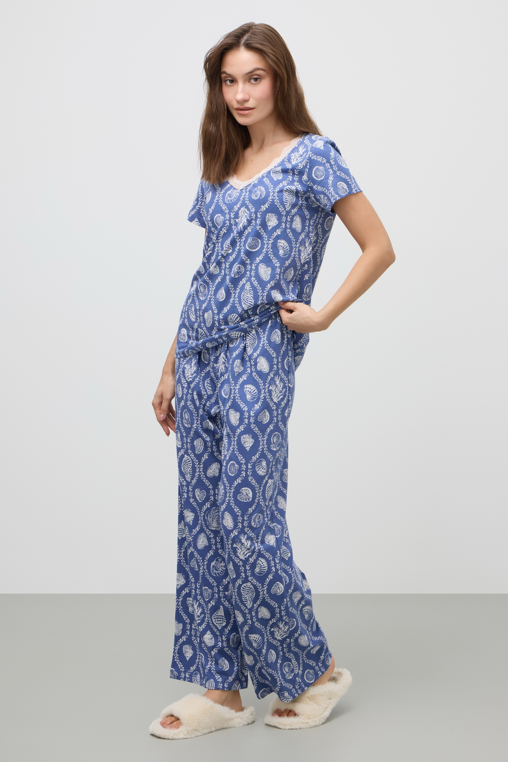 картинка Комплект футболка и брюки из гребенного хлопка от магазина Одежда+