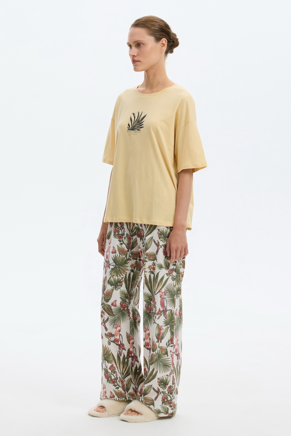 картинка Комплект футболка и брюки из гребенного хлопка от магазина Одежда+