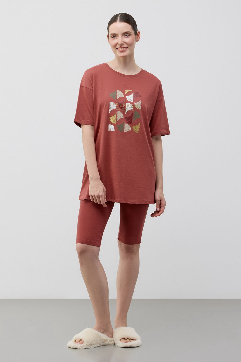 картинка Комплект удлиненная футболка и велосипедки из хлопка от магазина Одежда+