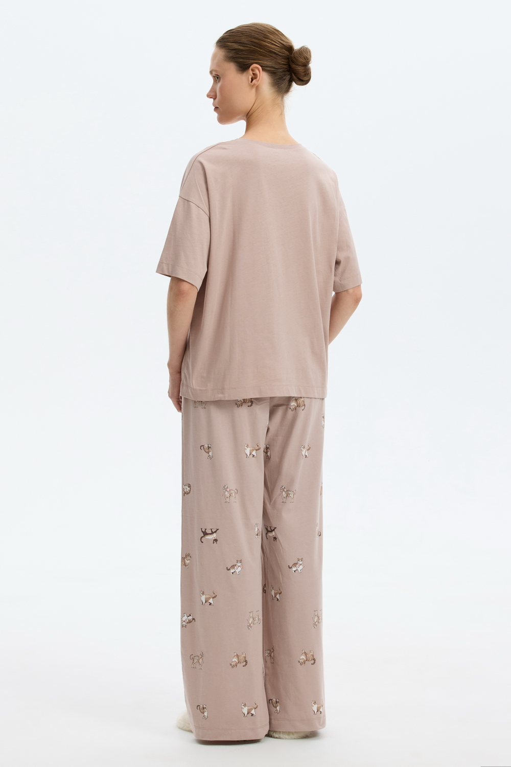 картинка Комплект футболка и брюки из гребенного хлопка от магазина Одежда+