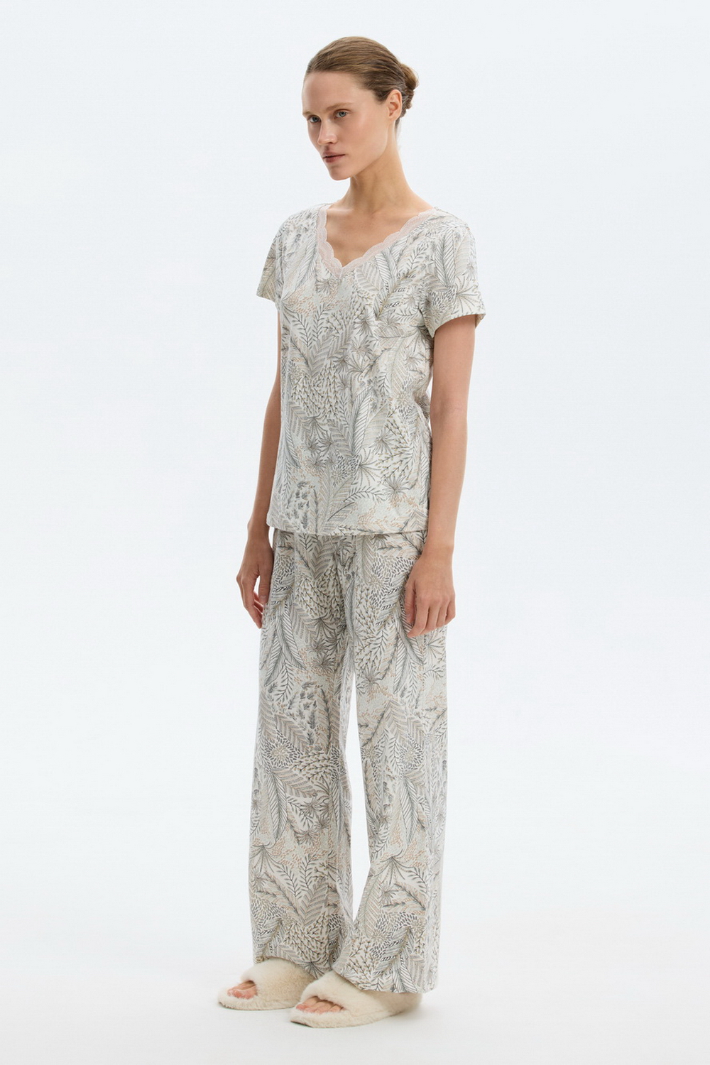 картинка Комплект футболка и брюки из гребенного хлопка от магазина Одежда+