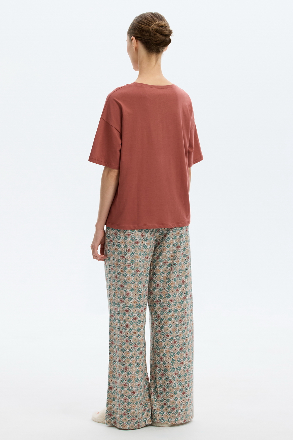 картинка Комплект футболка и брюки из гребенного хлопка от магазина Одежда+