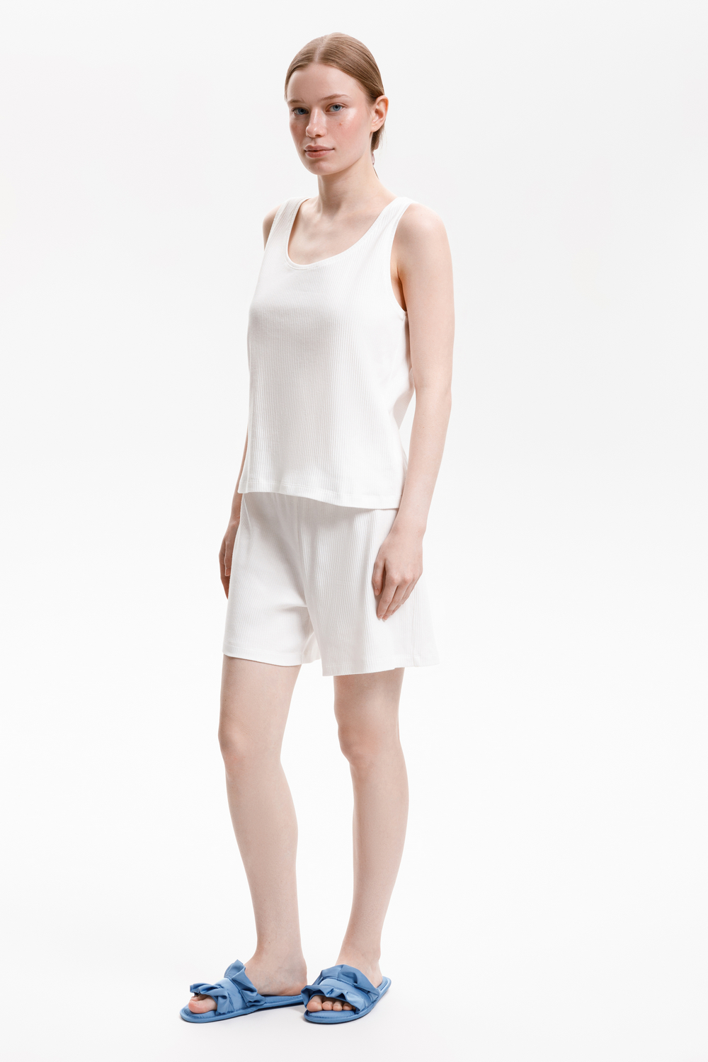 картинка Комплект топ и шорты из эластичного полотна в рубчик от магазина Одежда+