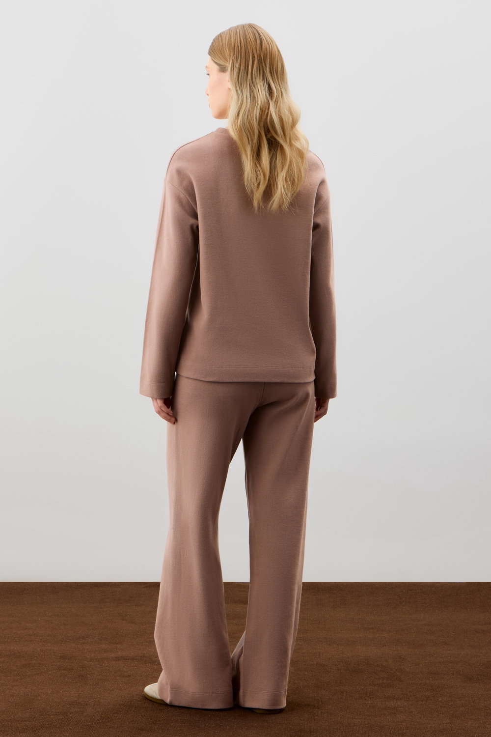 картинка Комплект джемпер и брюки с пич эффектом от магазина Одежда+